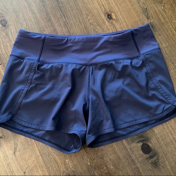 Lululemon shorts size 6 - Picture 1 of 2